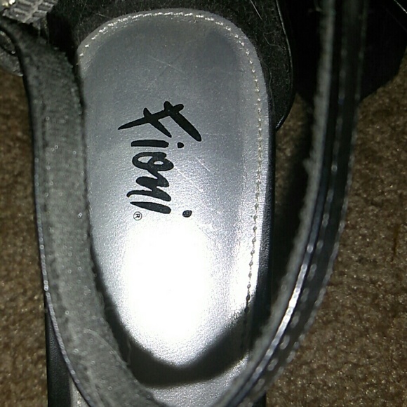 Heels - Picture 6 of 6